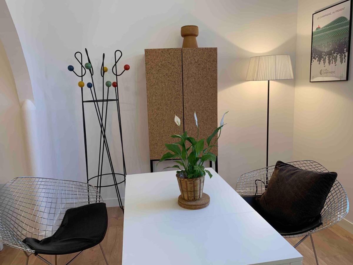 Secret Garden Apartment Ay-Champagne Exterior foto